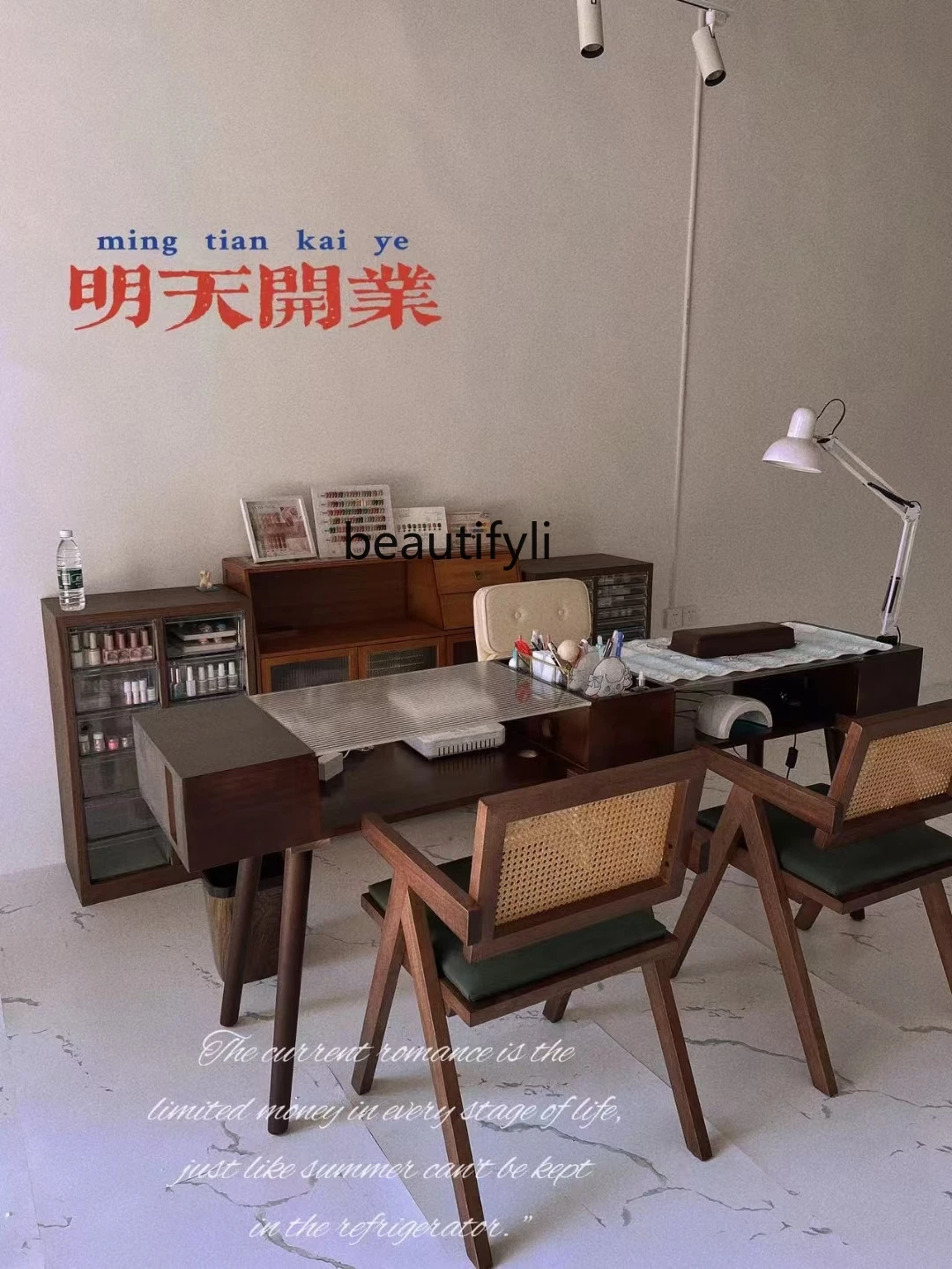 Retro manicure table American solid wood manicure table simple glass anti-fouling manicure table and chairs