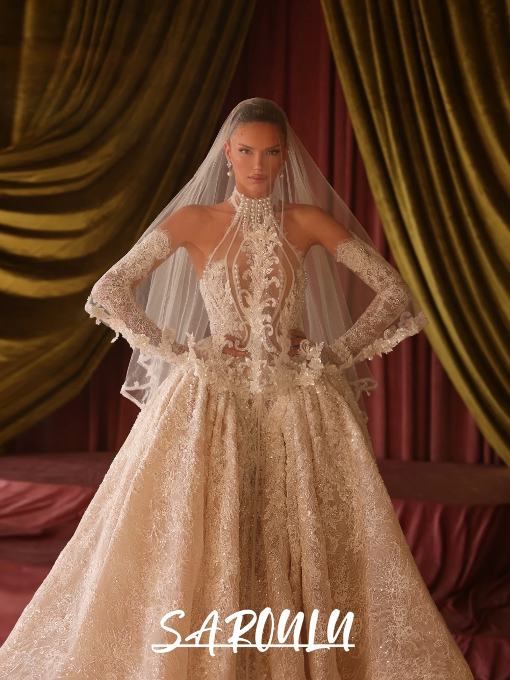Luxury Champagne Halter Neck Wedding Dress 2026 Beaded Sequined Lace Long Sleeve Ball Gown Bridal Gown Customized With Veil