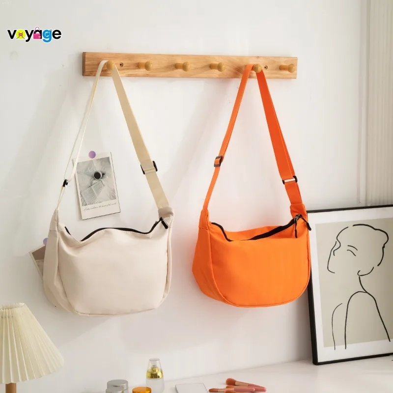 Korean Style Minimalist Crescent Bag, Lightweight Crossbody Shoulder Bag for Women, Simple Casual Hobo Purse for Travel Shopping