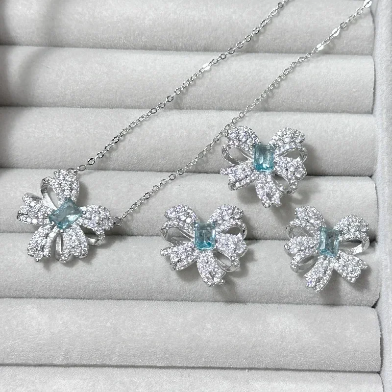 

MDL Moissanit. Style Luxury Lake Blue Bow Set 18K Gold Plated Necklace Necklace Personalised Niche Earrings Slip On Ins Ring