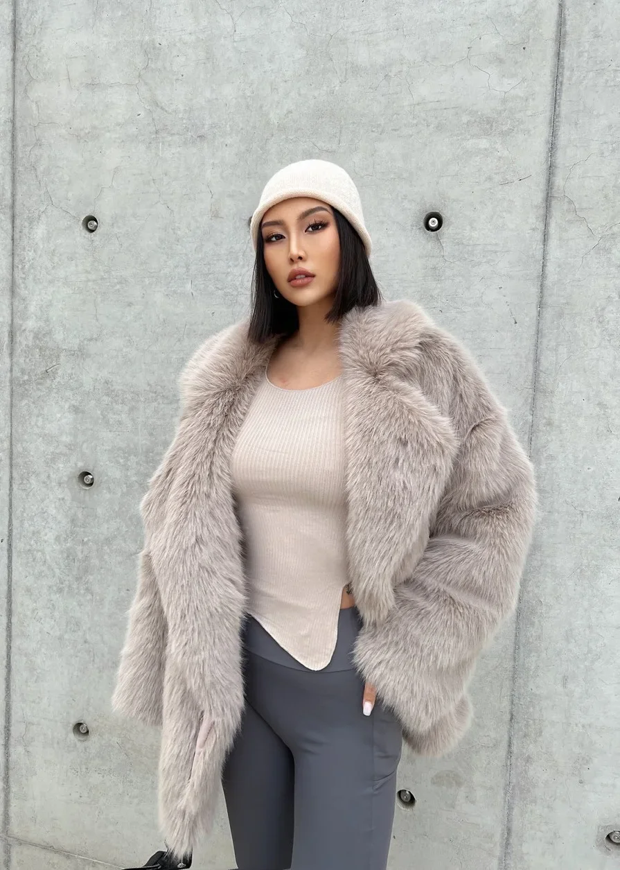 New Autumn Winter Oversized Fur Coat Women Loose Luxury Thick Warm Hairy Faux Fox Fur Coat Women Long Sleeve Fluffy Jacket 2024