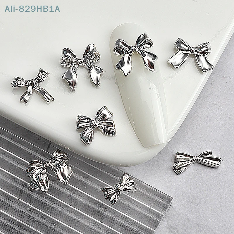 Metal Bowknot 3D Encantos das unhas, liga prateada Acessórios, Manicure Rhinestone, Jóias Diamante, Nail Art Salon Decorações, 10pcs