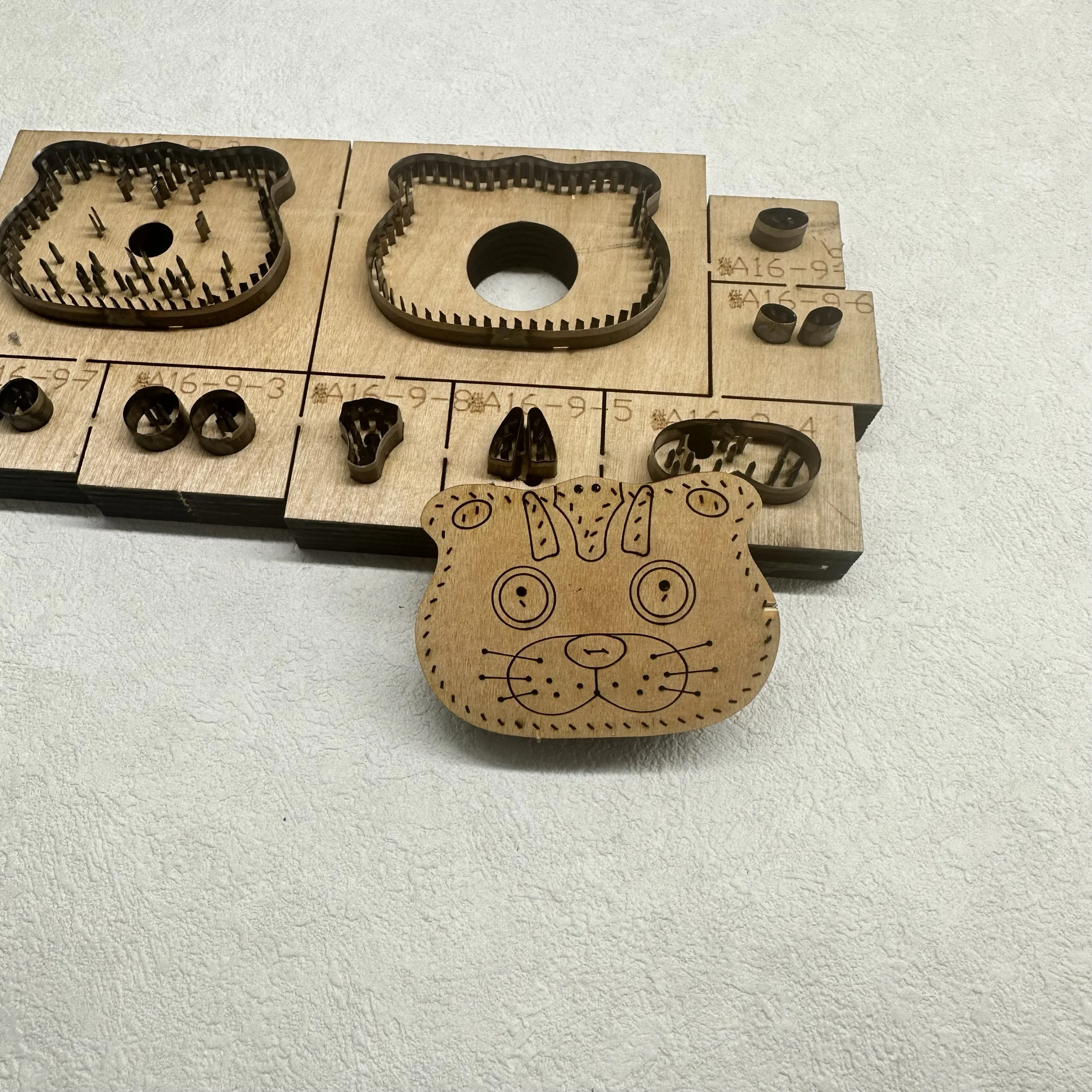 Cat Keychain Pendant Cutting Die, Fold Ear Cat Charm Leather Mold, Custom Laser Metal Cutting Dies