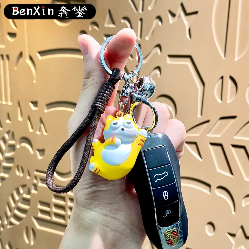 miniso  Figurines, keychains, bags, pendants, cute couple car key chains, pendants and gifts