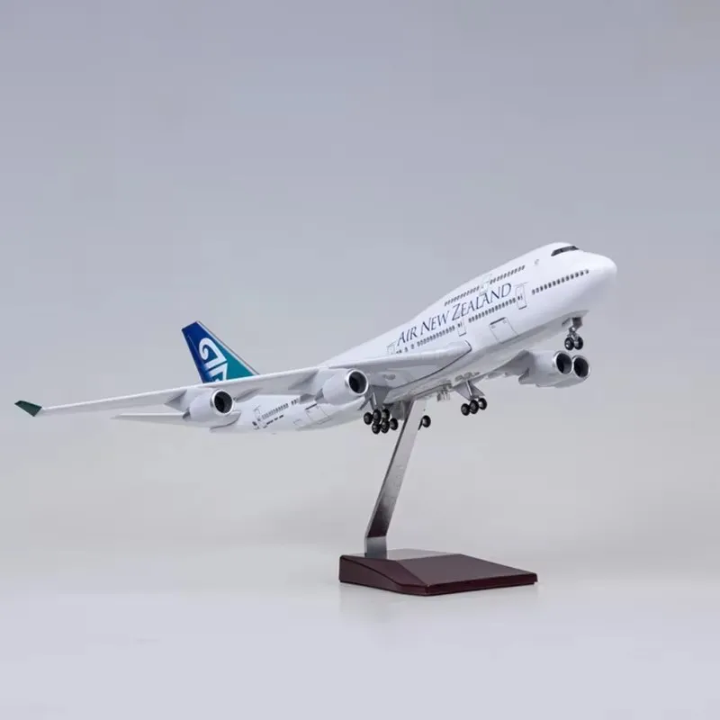 1/150 Scale 47CM Resin Airplane Model toys B747 New Zealand Airlines Aircraft Model with Light and Wheel Landing Gears Plane Toy