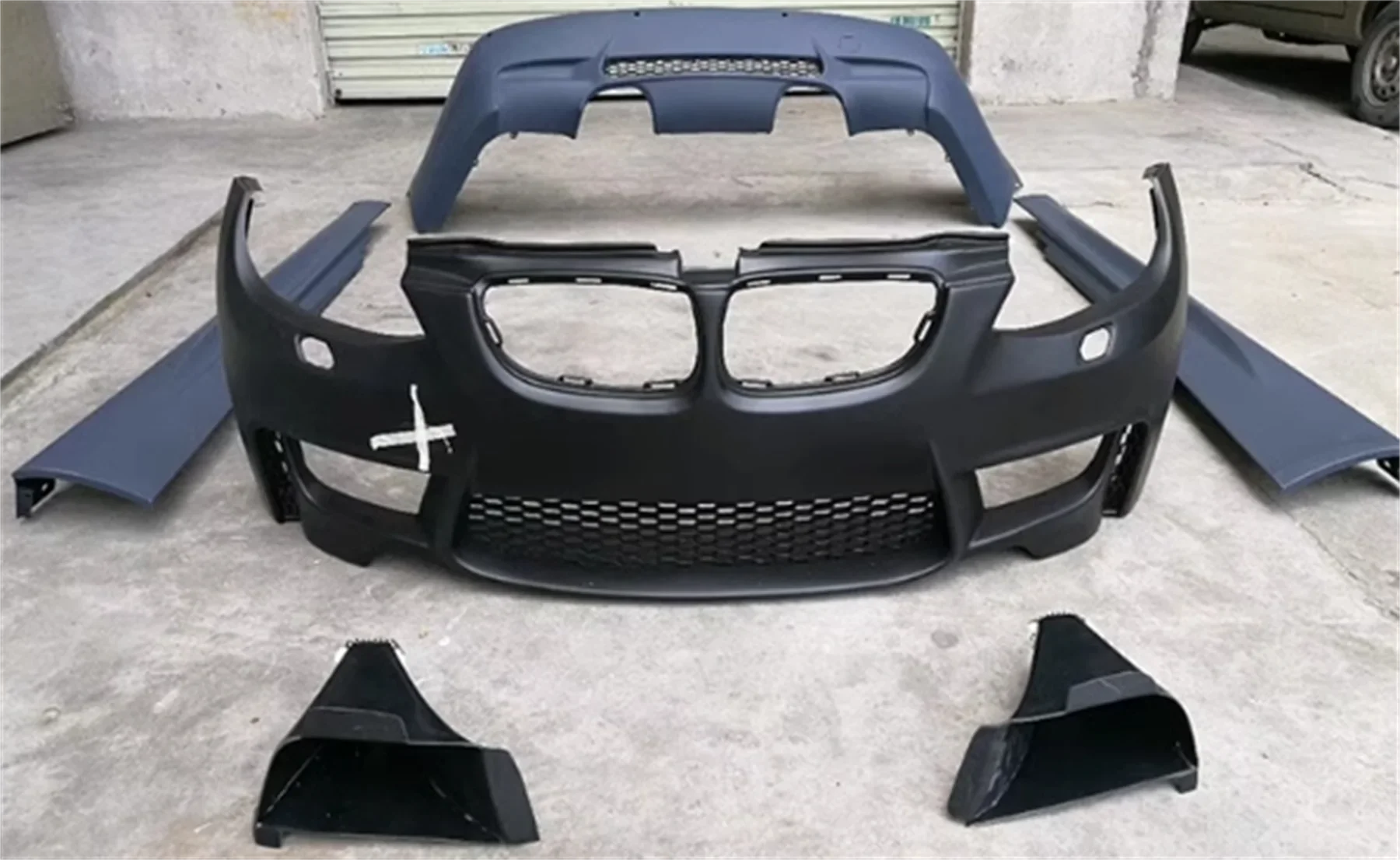 

Car Body Kit Front Rear Bumper surround for BMW 3 series E92 E93 330i 335i Side skirts