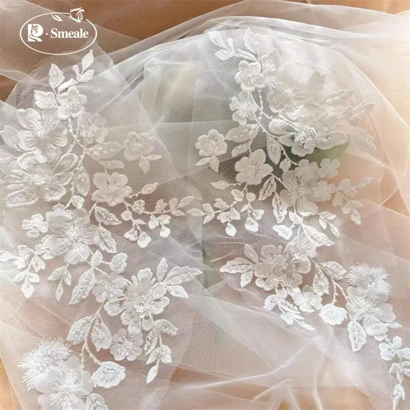 1 Paar = 2 Stück. Weiße Perlen-Spitzenblumen mit Spiegelblüten. Blumenblätter-Stickerei für Hochzeitskleider und Kopfschmuck. DIY-Nähzubehör-Patch. – Detail 5