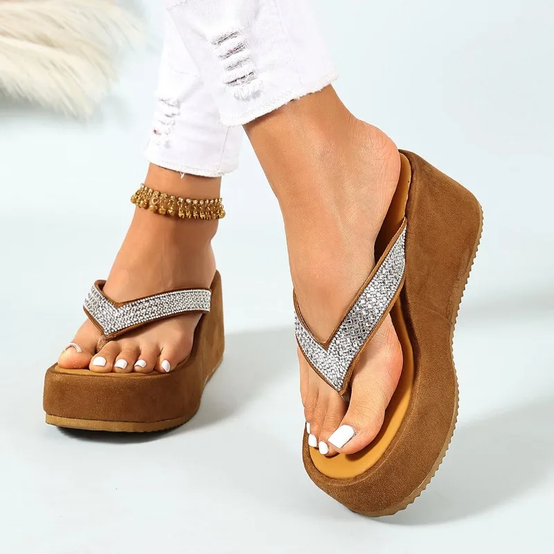 Nouvelles sandales de plage à plateforme pour femme, style claquettes à strass, collection été 2026