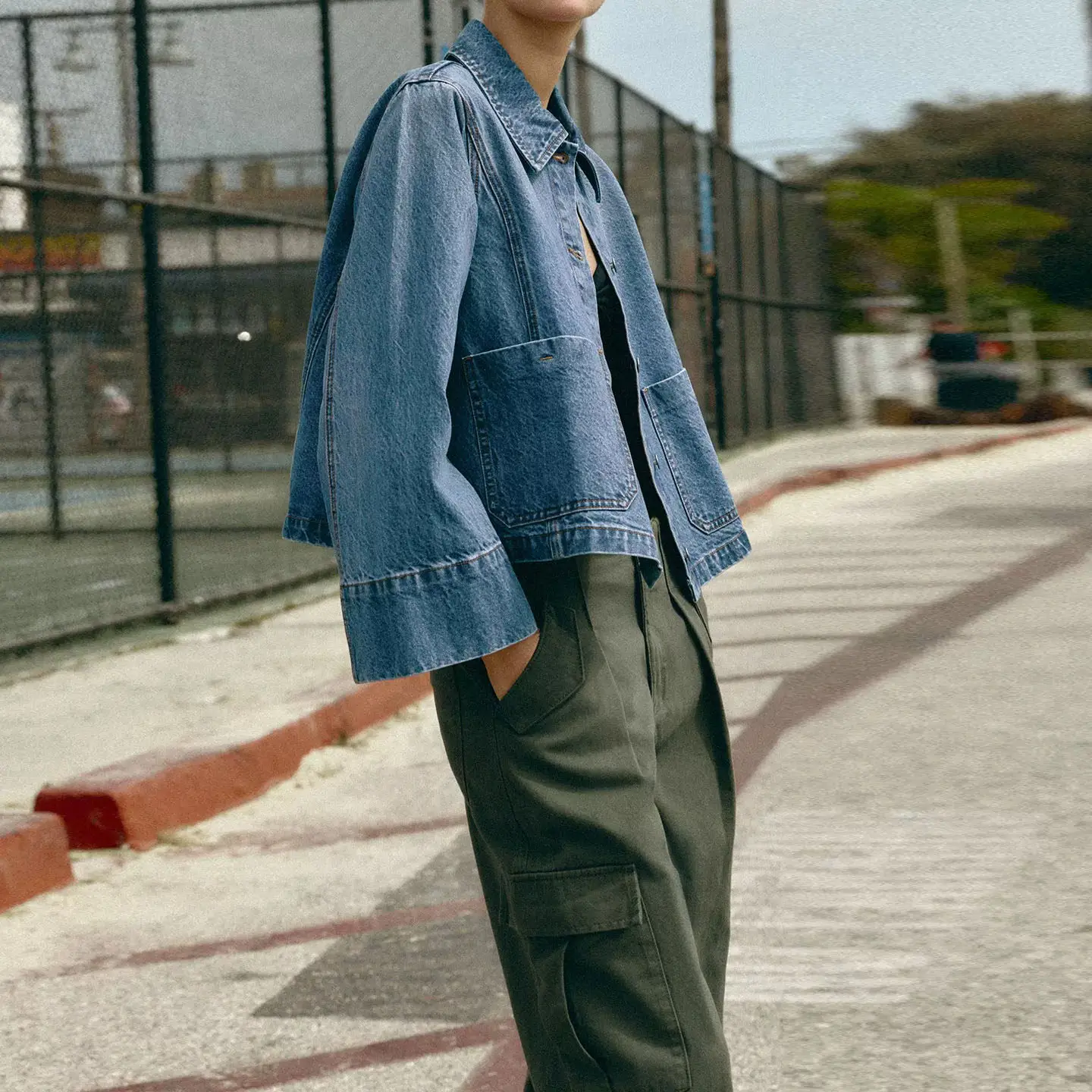 Women's Summer 2026 New Long Sleeve Collared Short Denim Jacket Outerwear Standard Fit Commute Style Single Piece Button Closure