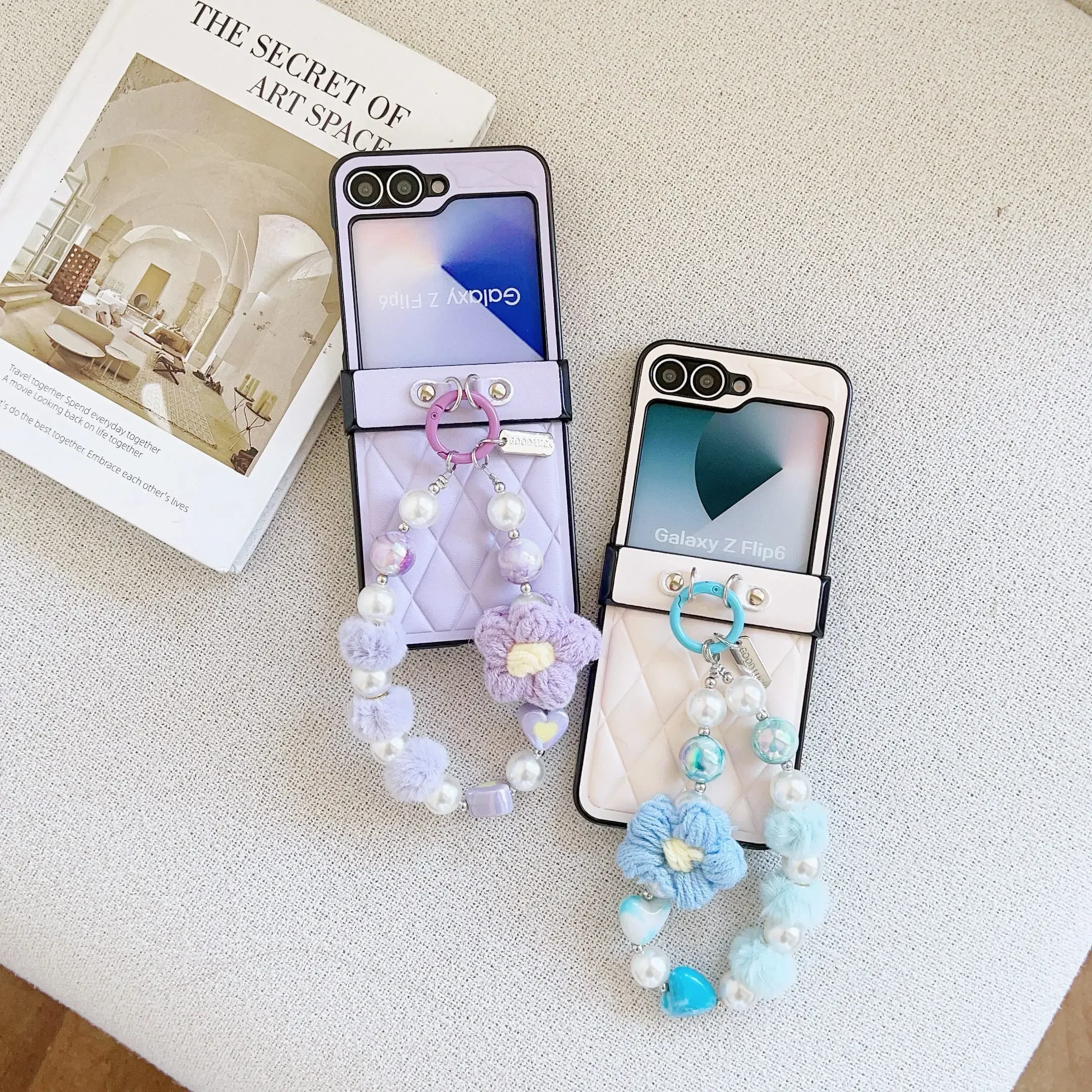

PU Leather Glitter Pearl Cute Bobbles Wrist Strap Phone Case for Samsung Galaxy Z Flip 6 5 4 3 Hinge Protection Shockproof Cover