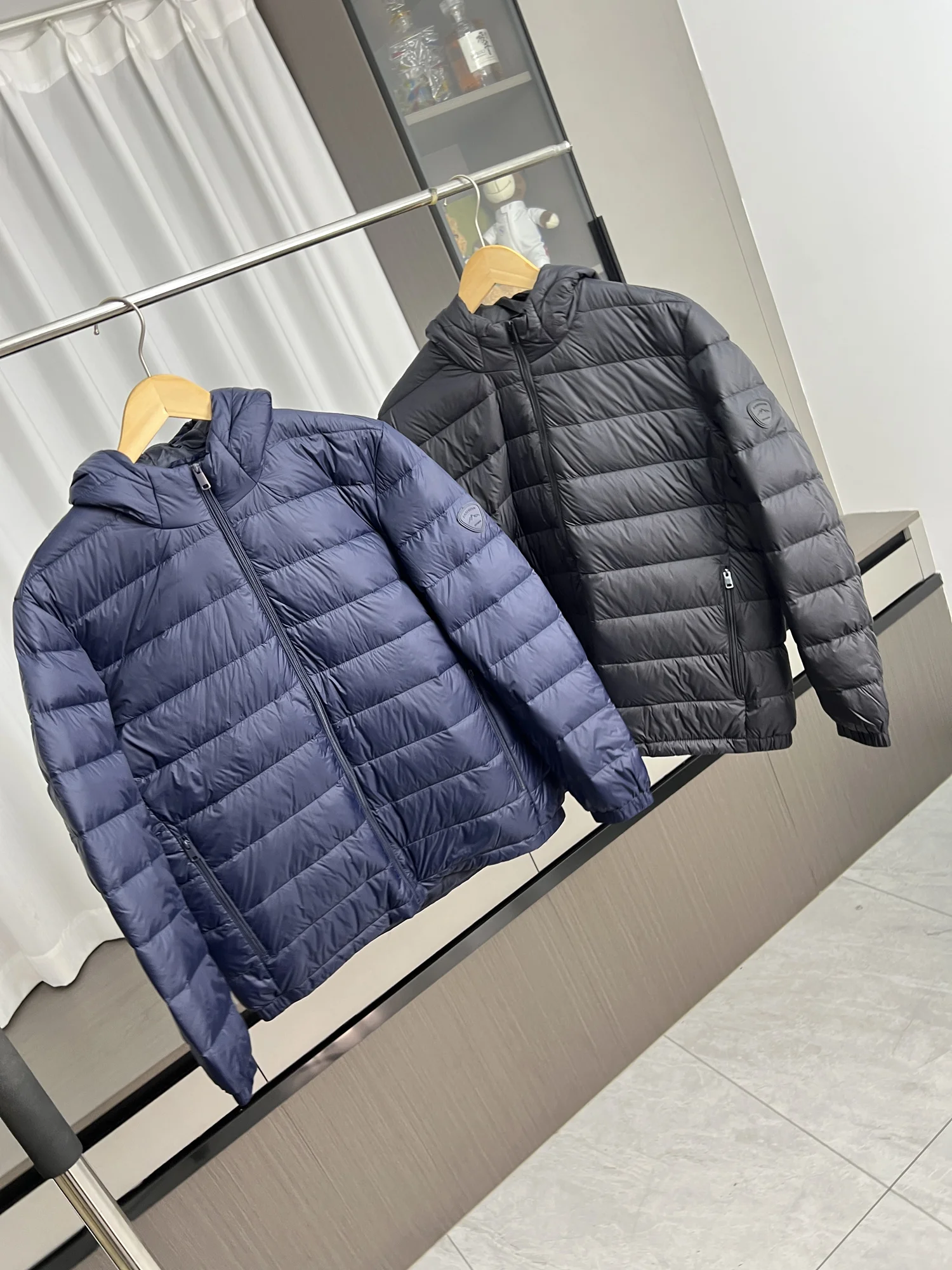 

Men's Faionable Lightweight down Jaet Hooded Warmth Outerwear Spor Slim Fit Zipper Closure White Du Feather Vest