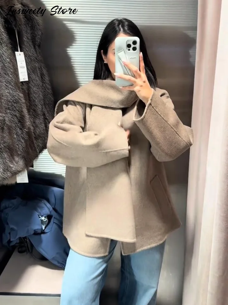 معطف واق من المطر على الطراز البريطاني مع وشاح قابل للفصل للنساء سترة واحدة الصدر بأكمام طويلة 2025 ملابس خارجية كلاسيكية شتوية