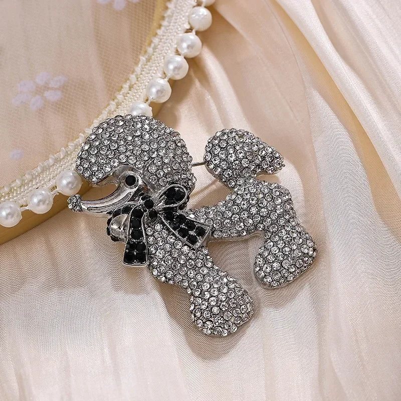 Vintage Gorgeous Imitation Crystal Poodle Dog Brooch Cute Animal Badge Fittings Men/Women\'s Suits Dresses Corsage Accessories