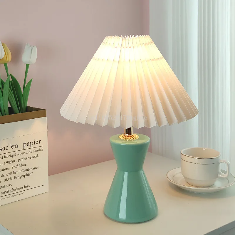 American Vintage Pull String Lamp: Nordic Modern Style for Master Bedroom, Minimalist Luxe Bedside Lighting with Elegant Touch