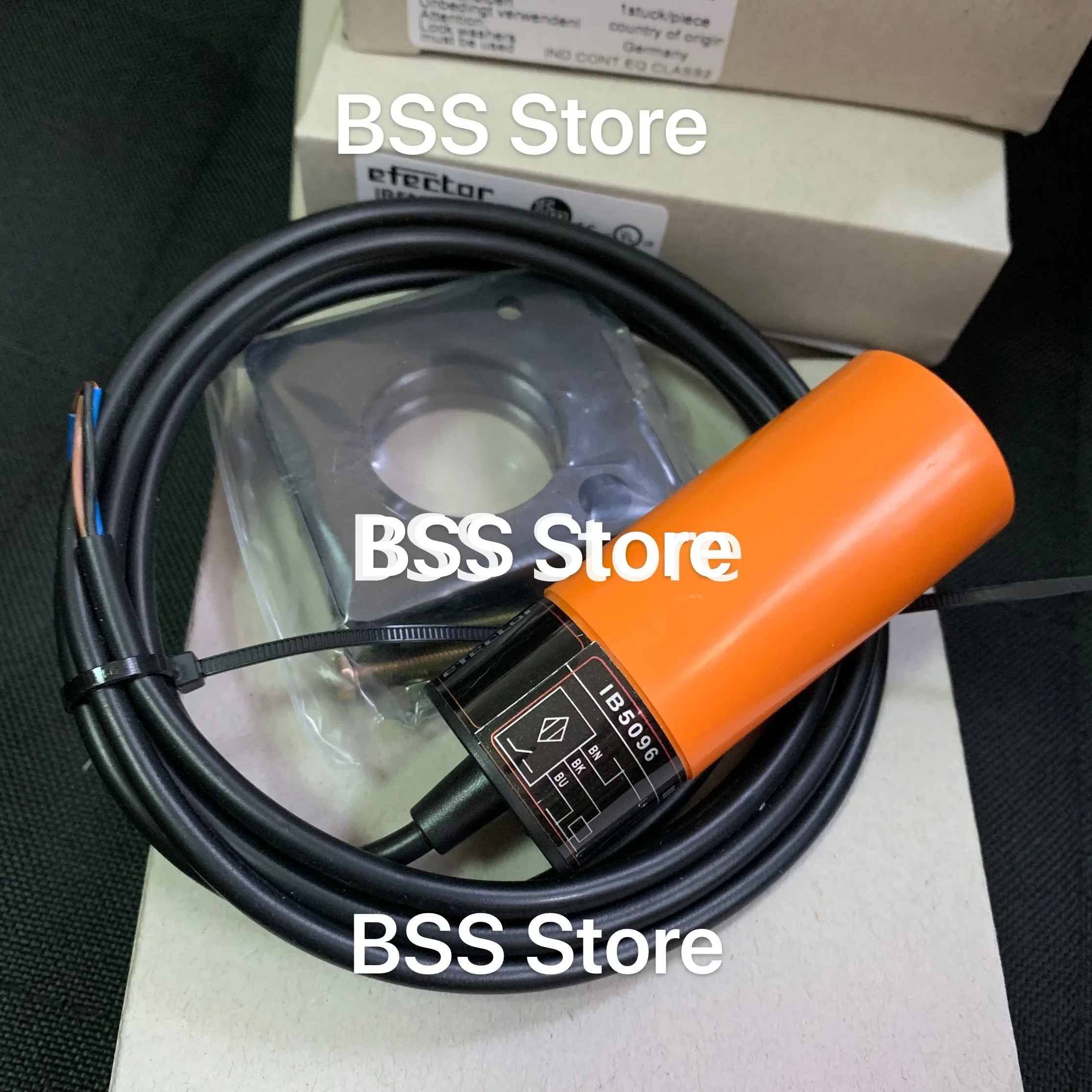 

IB0004 IB0026 IB0017 IB0027 IB5096 Inductive Proximity Switch Sensor