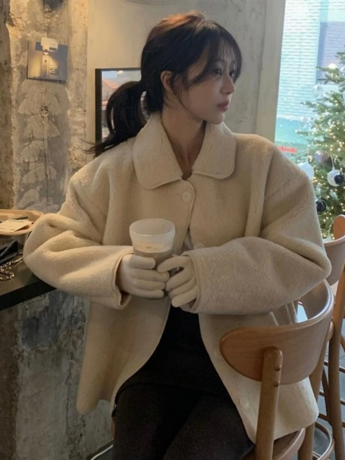 Chic Vintage Doll Collar Long Sleeve Winter Coat Women's Single Button Warm Furry Short Coat Commute Style Loose Fit