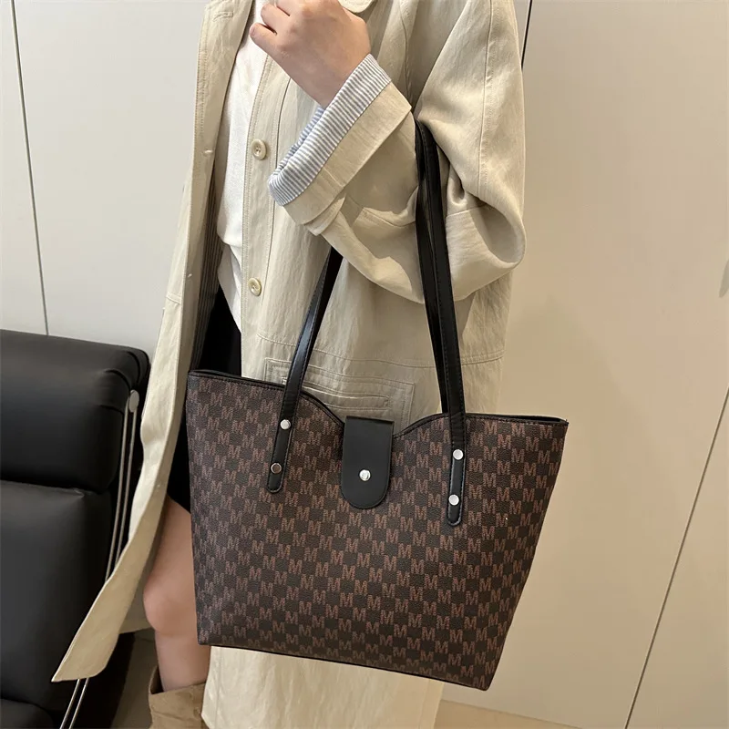 

2025 Fall Winter Niche Shoulder Bag, Letter Tote for Women, Commuter Crossbody Purse, Versatile Day-to-Night Bag, Textured