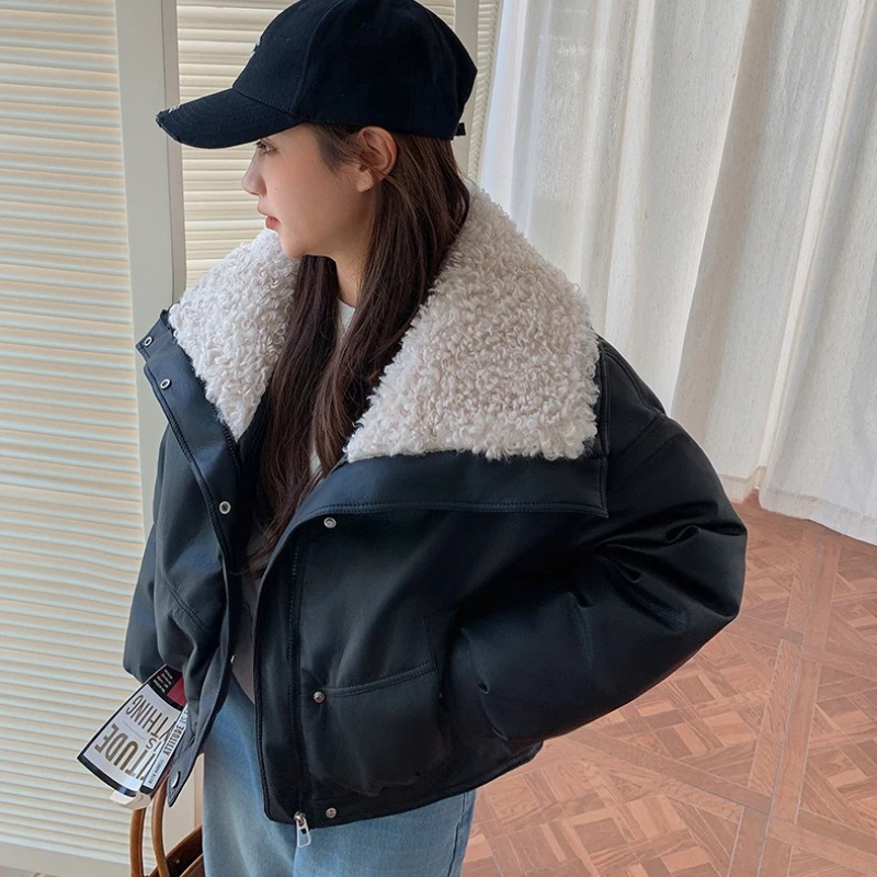 العصرية الصوف رشاقته الدافئة سترة جلدية قصيرة شيرلينغ بولي Leather جلد القطن بطانة المرأة شتاء جديد سستة معطف جلد-القطن