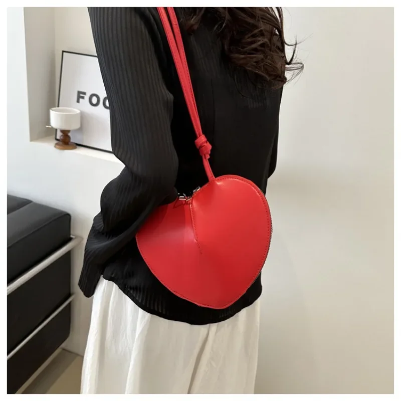 Peach Heart Cute Personality Tide Crossbody Women\'s Shoulder Bag 2024 New Fashion Subshell Love Solid Color Small Shoulder Bag