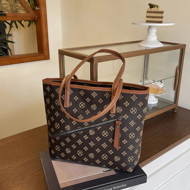 

Women Messenger Bag By Luxury Brand, Premium Leather Crossbody Bag For Ladies, Popular Classic Elegant Shoulder Handbag