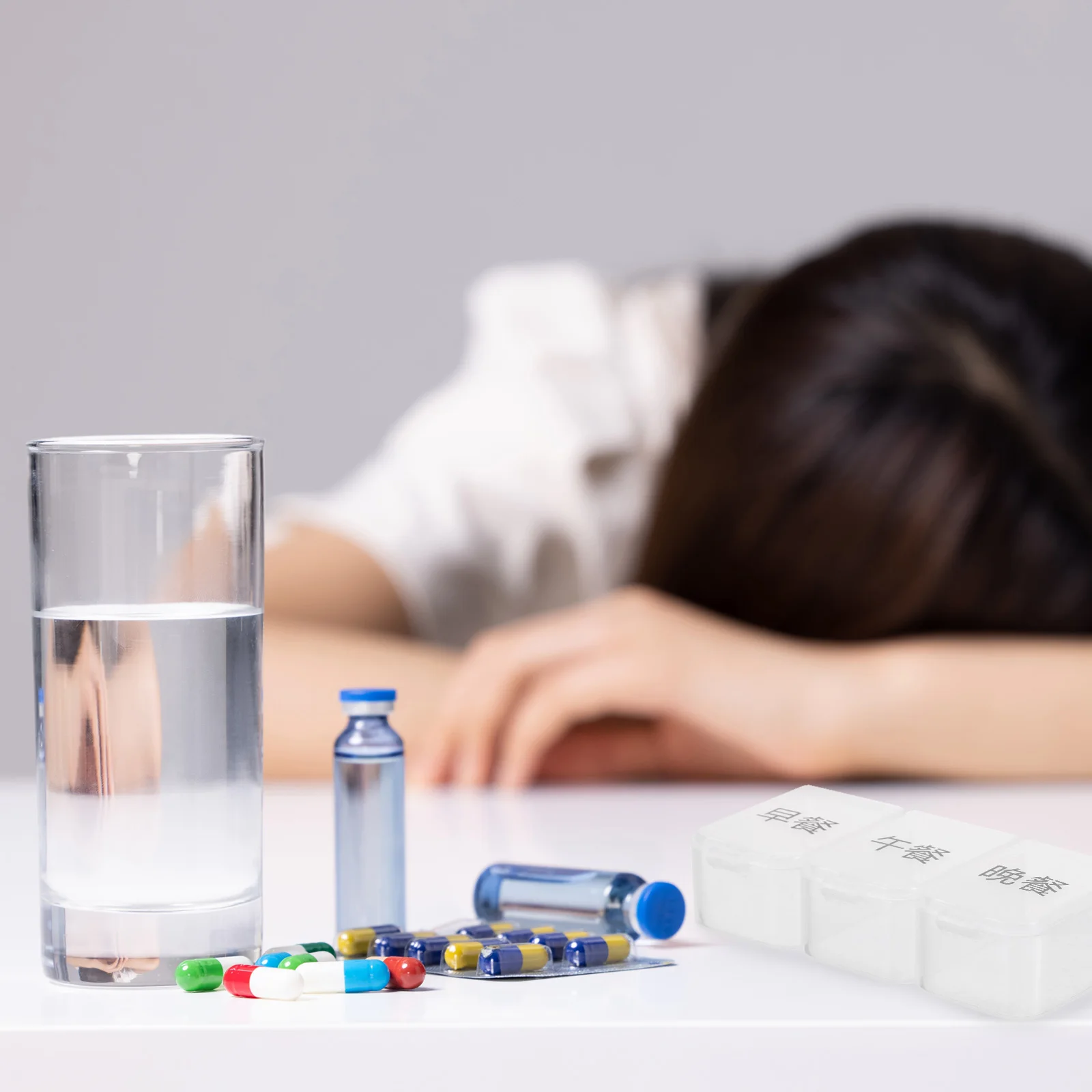 

Multi-Grid Medicine Organizer Durable Portable Weekly Pills Case Compact Travel Medicine Organizer Household Case