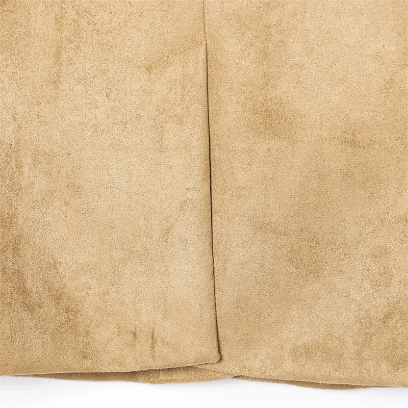 KEYANKETIAN 2025 شتاء جديد المرأة فو الفراء مزين سترة من جلد الغزال معطف أنيق فاخر واحد الصدر سليم ملابس خارجية قصيرة