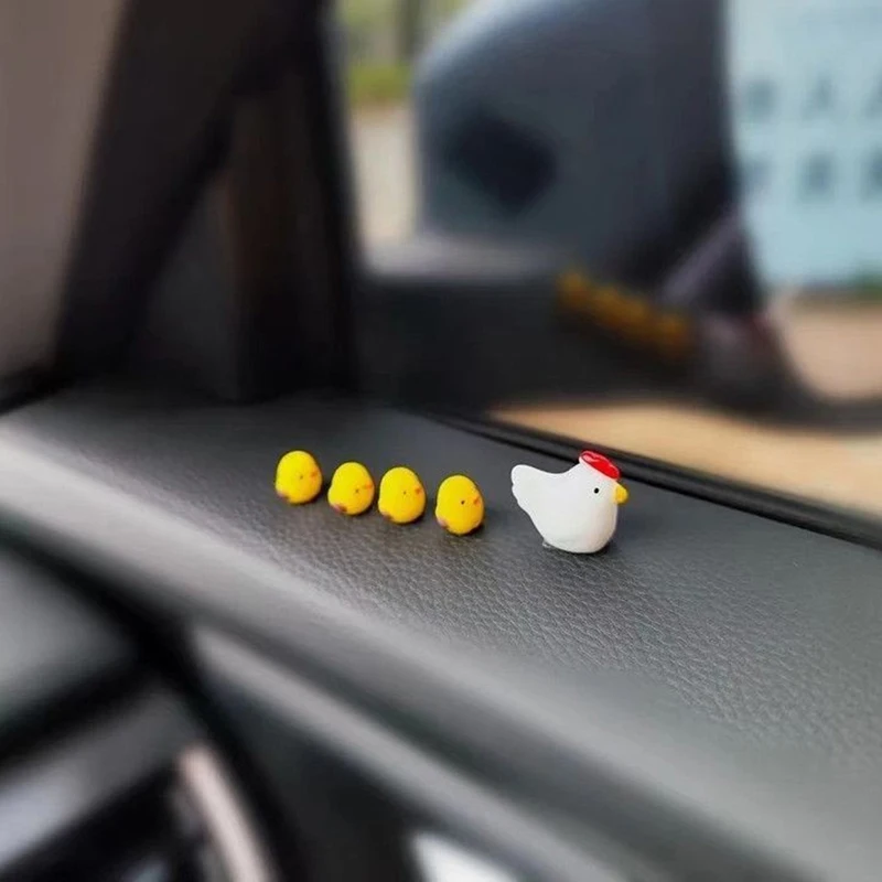 12PCS Cute Mini Chicken Car ornamenti decorativi Car Center Console specchietto retrovisore decorazione cruscotto auto decorazione