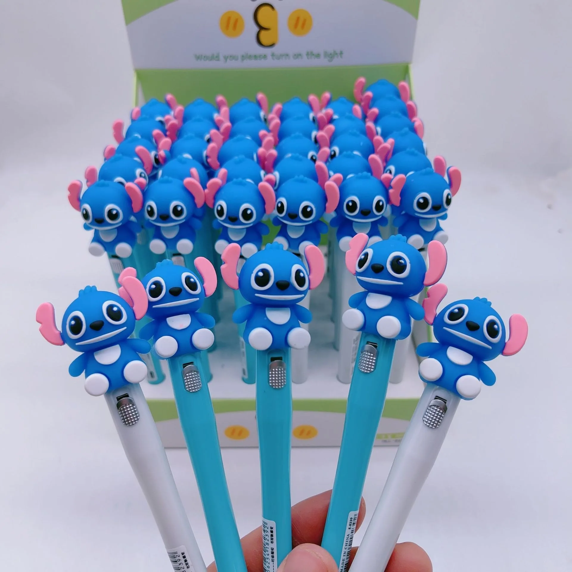 Stylos gel Disney Stitch pour enfants, six couleurs, patch de dessin animé, 0.5mm, noir, stylo de signature, fournitures scolaires, outil d'écriture de bureau, aléatoire, 1 pièce