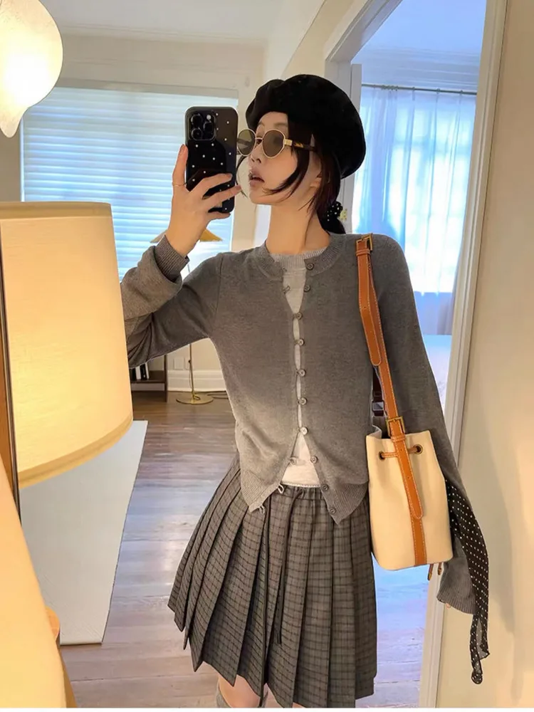 

Soft Elastic Fce Knitwear round Ne Long Sve Pure Color Button Cardigan Korean Sle Loose Fit Autumn New Arrival