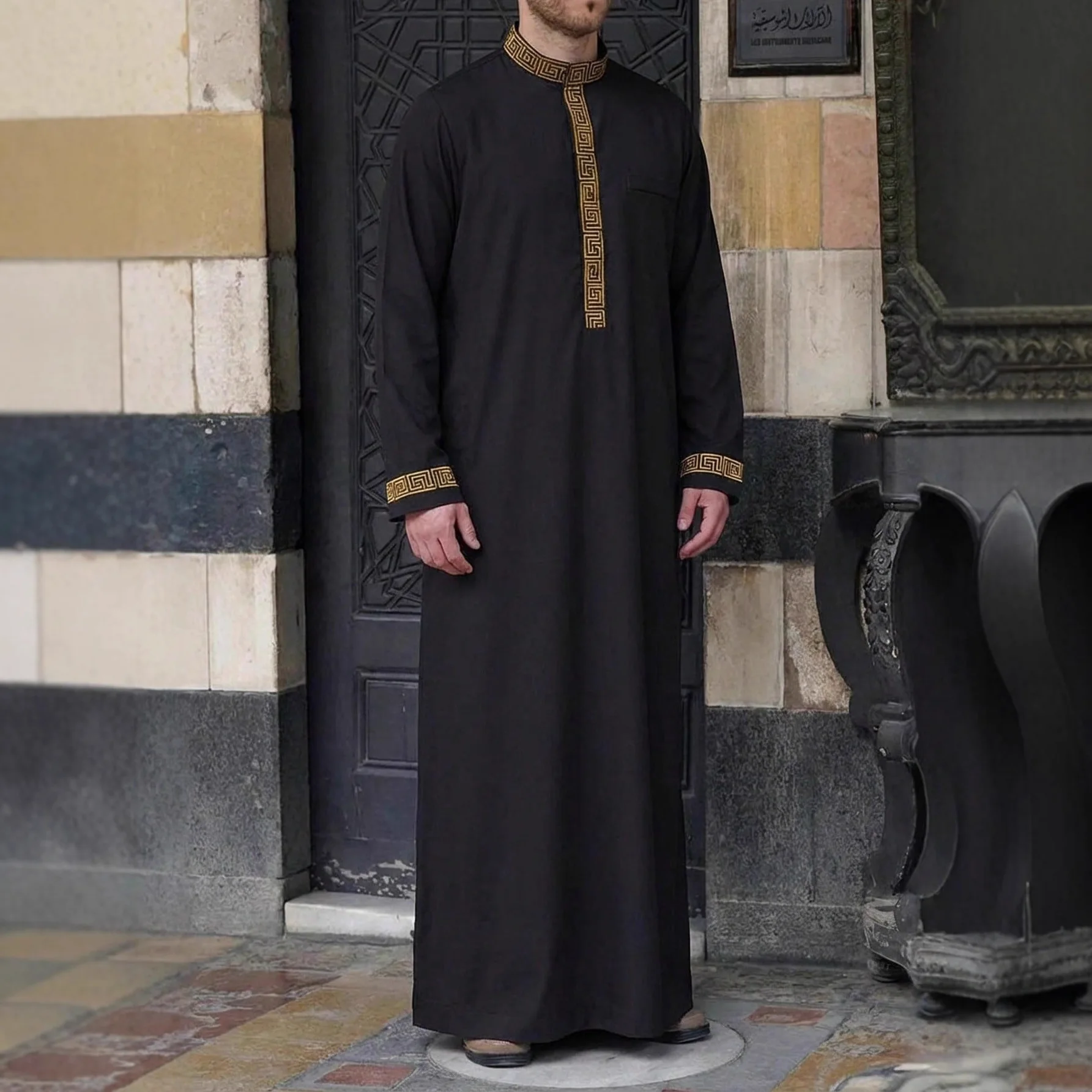 

Новый мужской свободный халат с воротником-стойкой, длинными рукавами и вышитыми карманами, черный, в арабском стиле