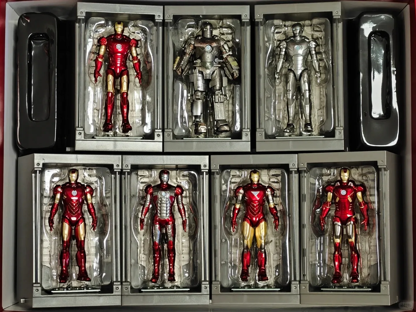 

Zd Toys 1/10 Scale Iron Man Mk1 Mk2 Mk3 Hologram Garage Set - Movable Figurine Handmade Collectible Model For Adults