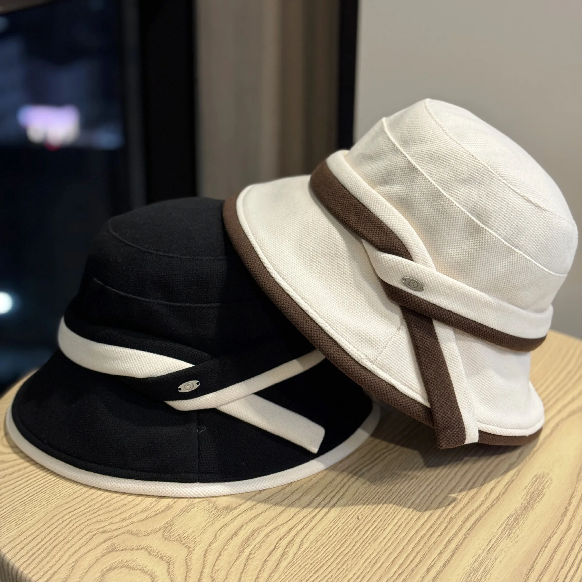 

Women's All-Season Casual Bucket Hat - Versatile Cotton-Poly Hat (54-60cm) with Patchwork, Color Block Strap & Small Logo