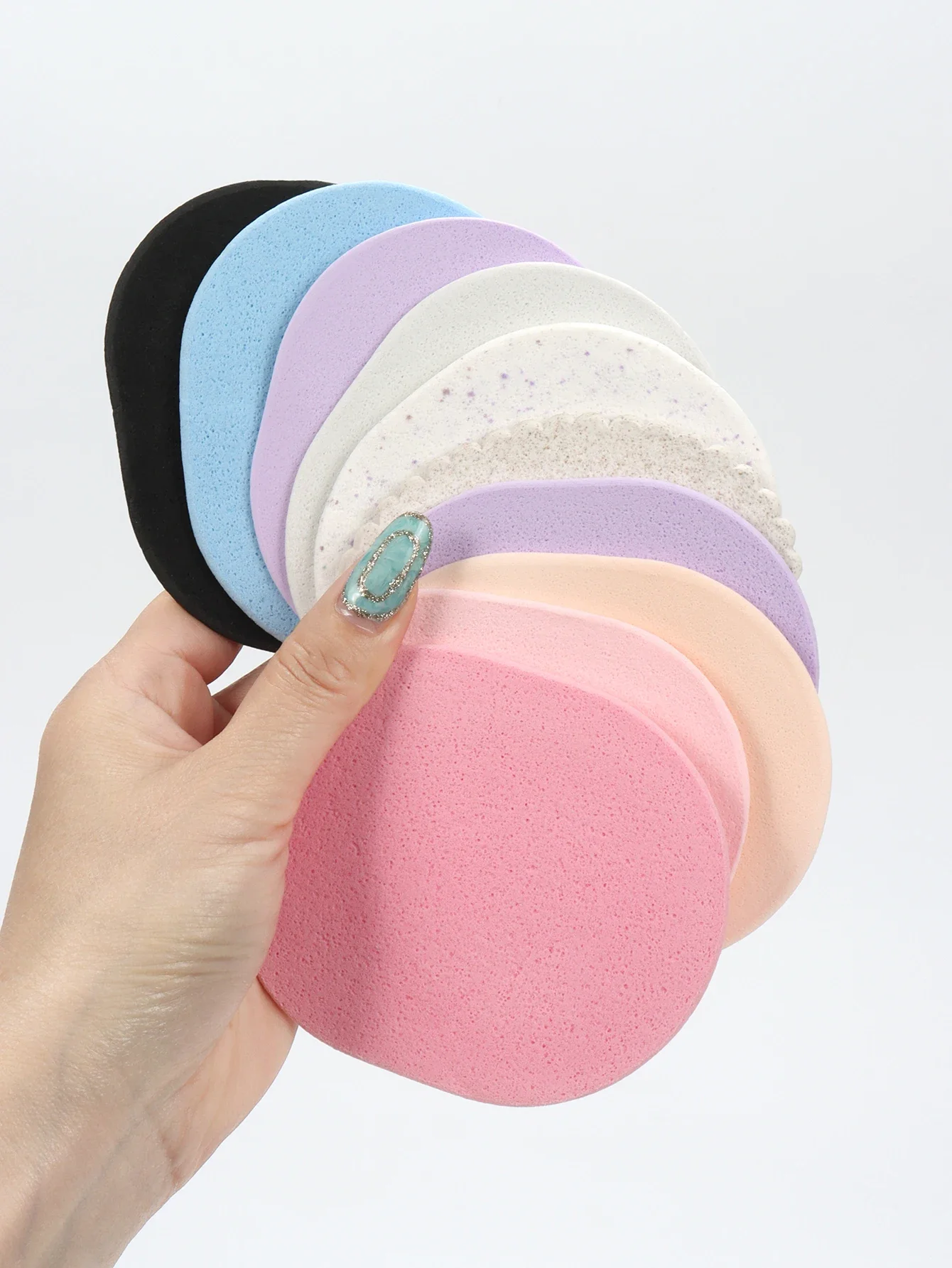 10 stuks willekeurige kleur en vorm gezicht wassen het gezicht spons scrub exfoliërende gezichtspad is een herbruikbare make-up verwijderaar geschikt