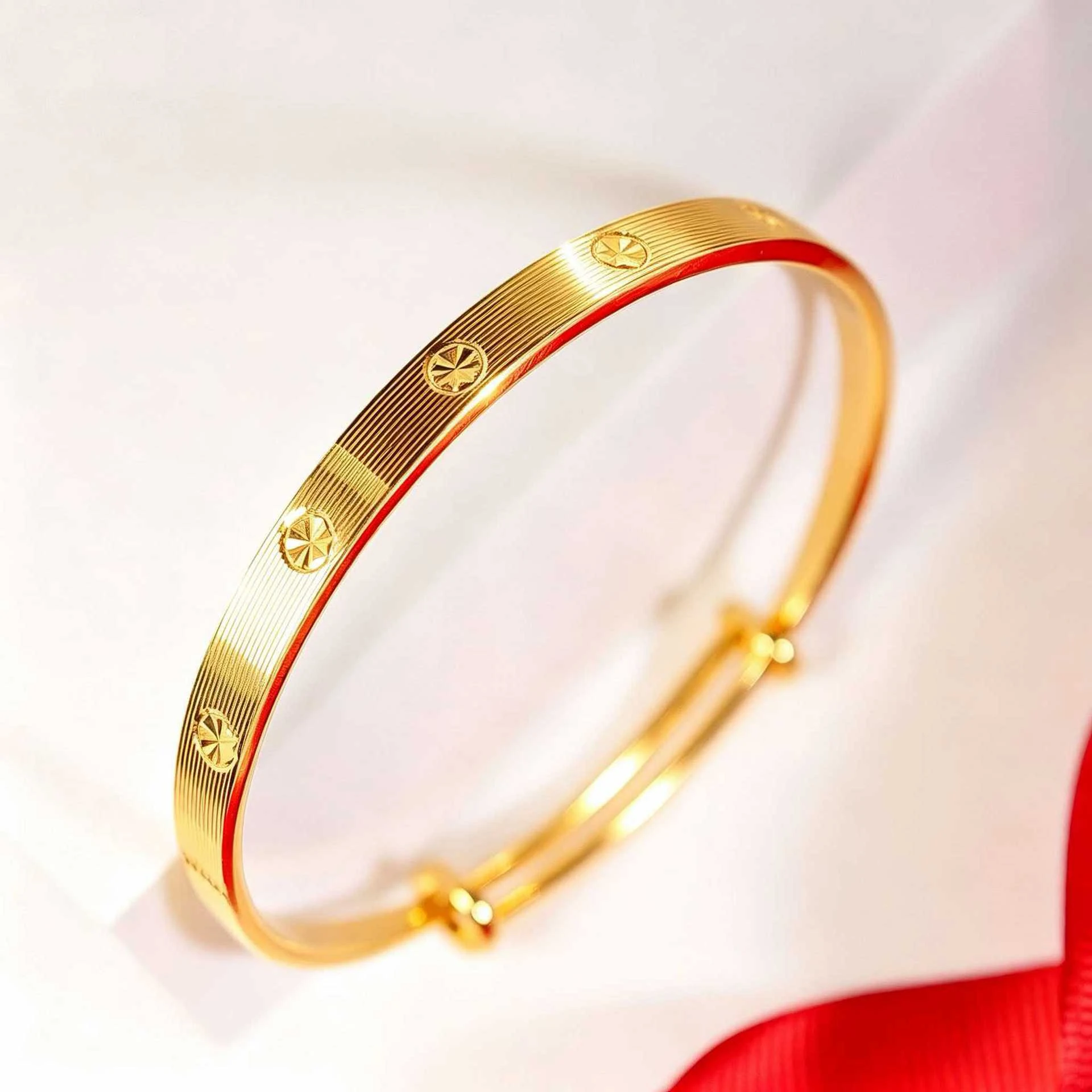 ouyadi-lady-14k-gold-plated-stainless-steel-slider-adjustable-bangle-vertical-stripe-star‑pattern-engraved-jewelry-gift