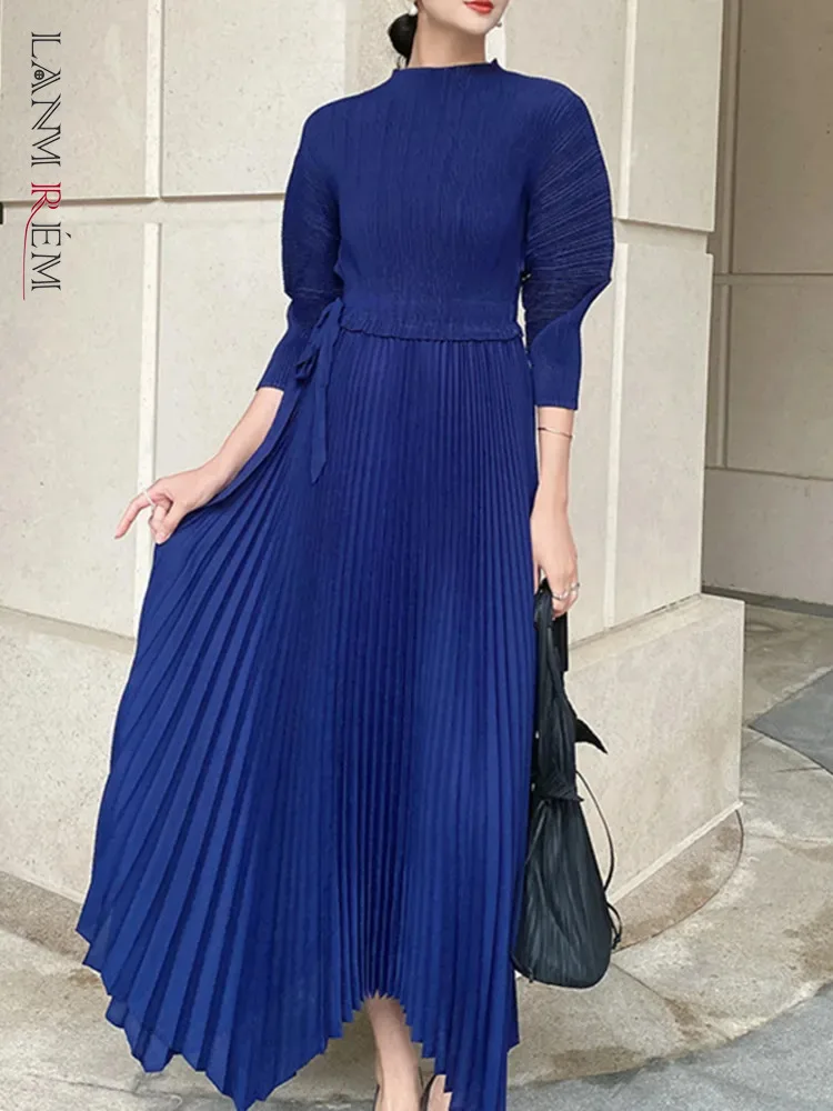 

LANMREM Blue Fashion Irregular Pleated Maxi Dress Women Round Neck Stitching Dresses 2024 Spring New Party Clothing 2DA3011