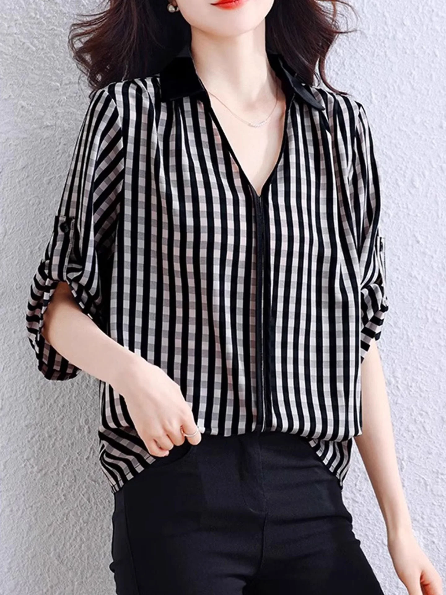 

Faionable Plaid Color Blo V-Ne ort Sve Women's irt Korean Sle Summer Top Design Sense Commute Straight Cut