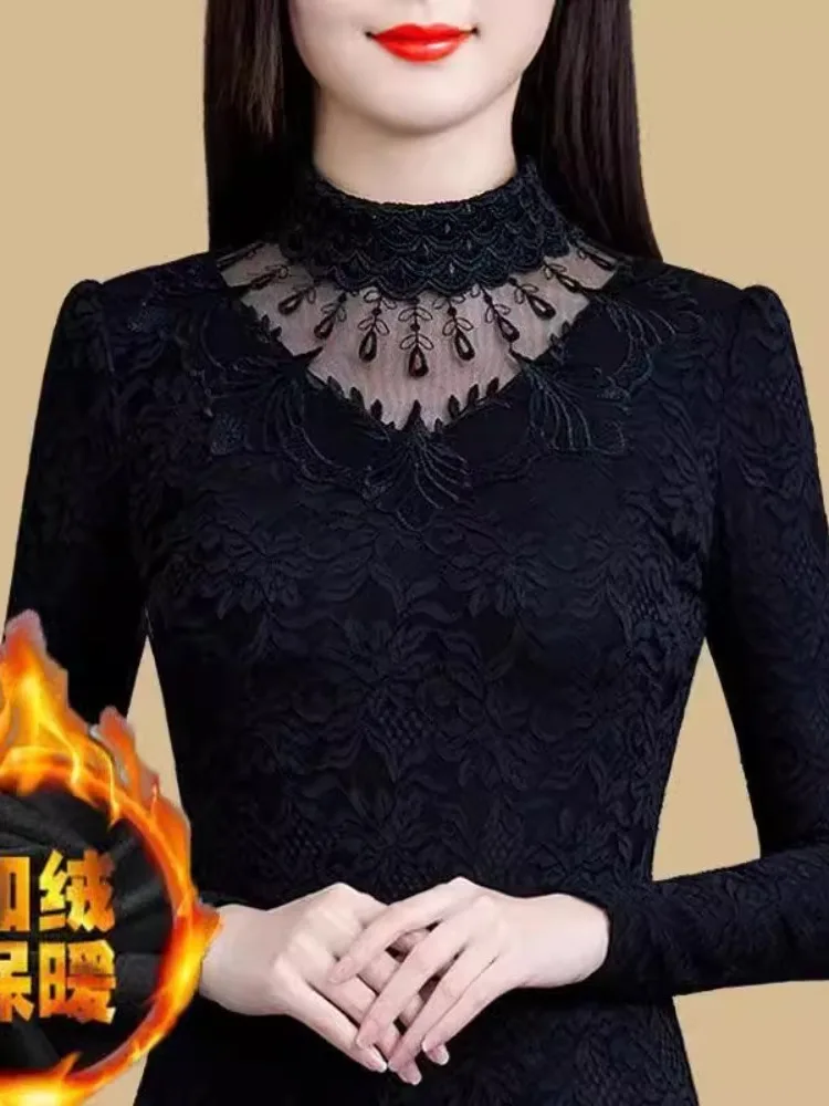 女性のフリース裏地付き厚手レースベースシャツ快適な秋冬の新しいスタイルプラスサイズ痩身多用途トップファッショナブル
