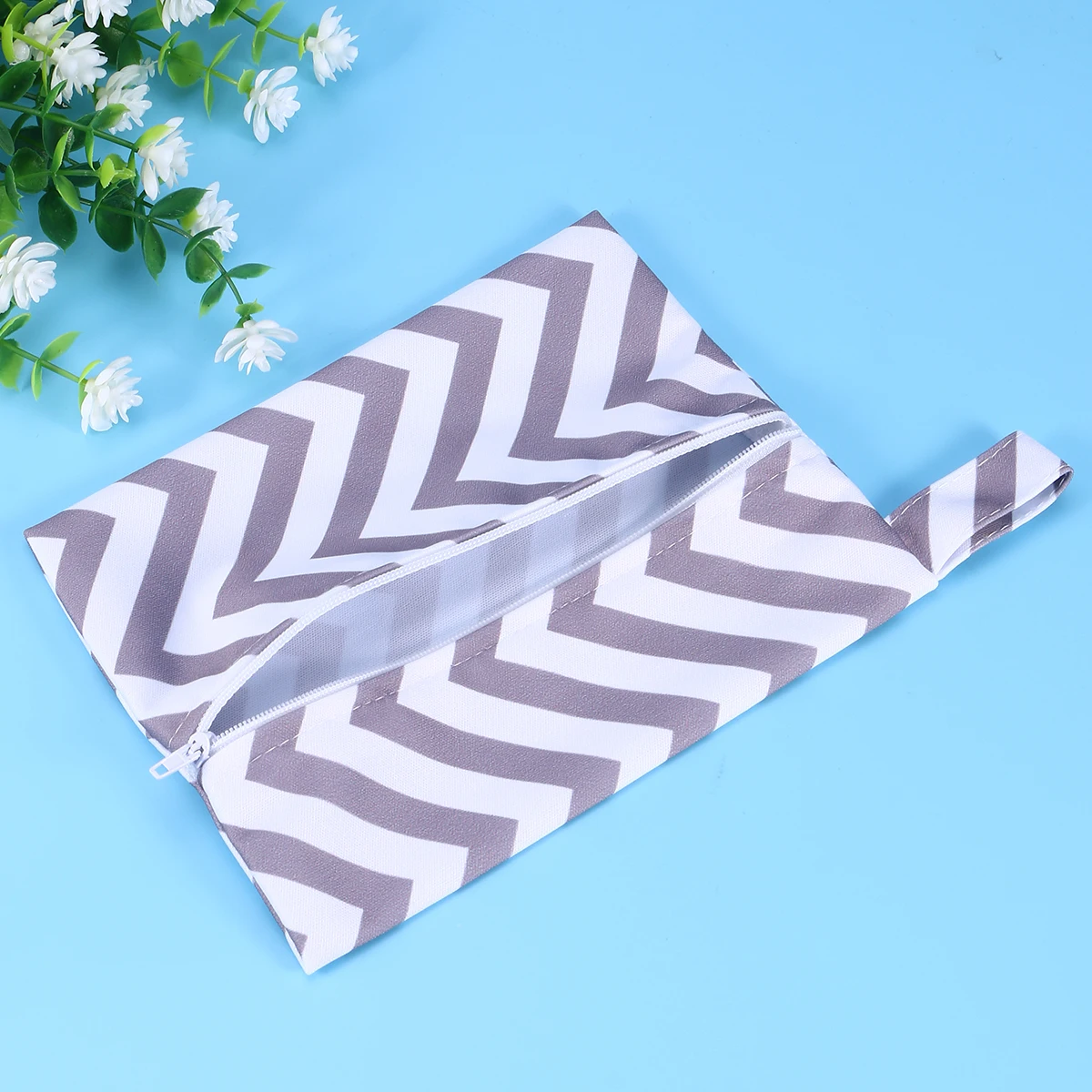 

Diaper Bag Washable Waterproof Diaper Storage Pouch for Outdoor Walking (Gray Stripe Printing Pattern)