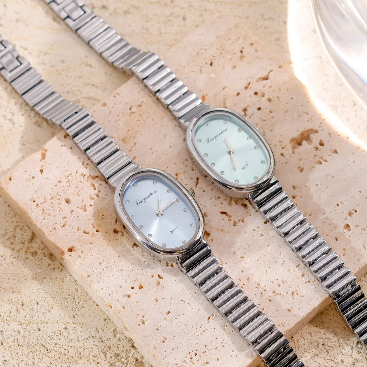 

Женские элегантные овальные часы, модные минималистичные аналоговые наручные часы, серебряный браслет, кварцевый механизм с повседневной ноской