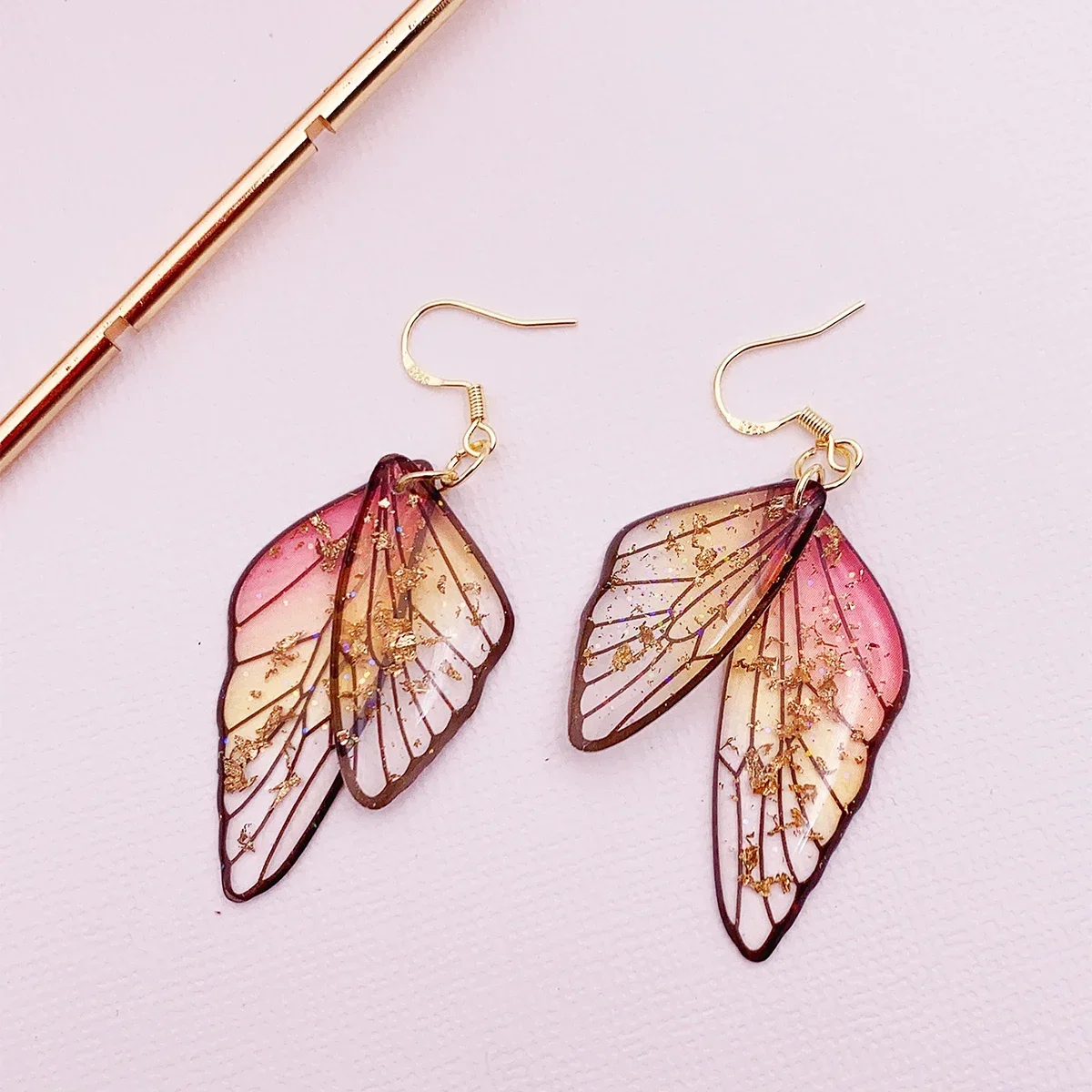 Minar Fairy Clear Gradient Color Resin Wings Dangle Earrings für Damen Großhandel Kupfer Strass Schmetterlingsanhänger Ohrring
