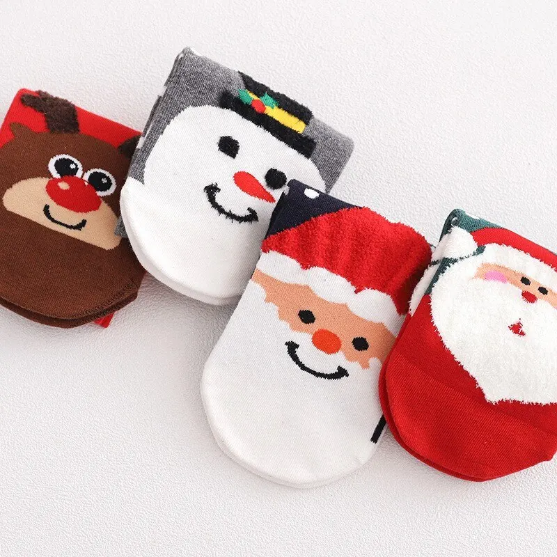 4 Paar Herbst-und Winter weihnachts socken Feder garn Santa Cartoon Coose Straight Board Boots socken kurze rote Socken