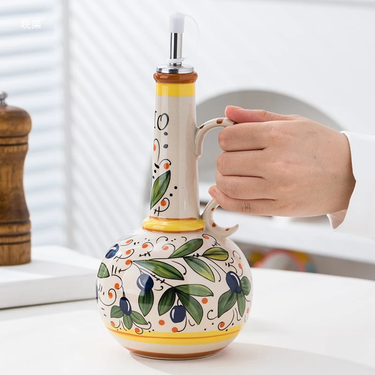 

1pc Olive Oil Dispenser Embossed Ceramic Oil Vinegar Bottle Condiment Storage Container Oil Dispenser Can Ceramic Oil Bottle ﻿