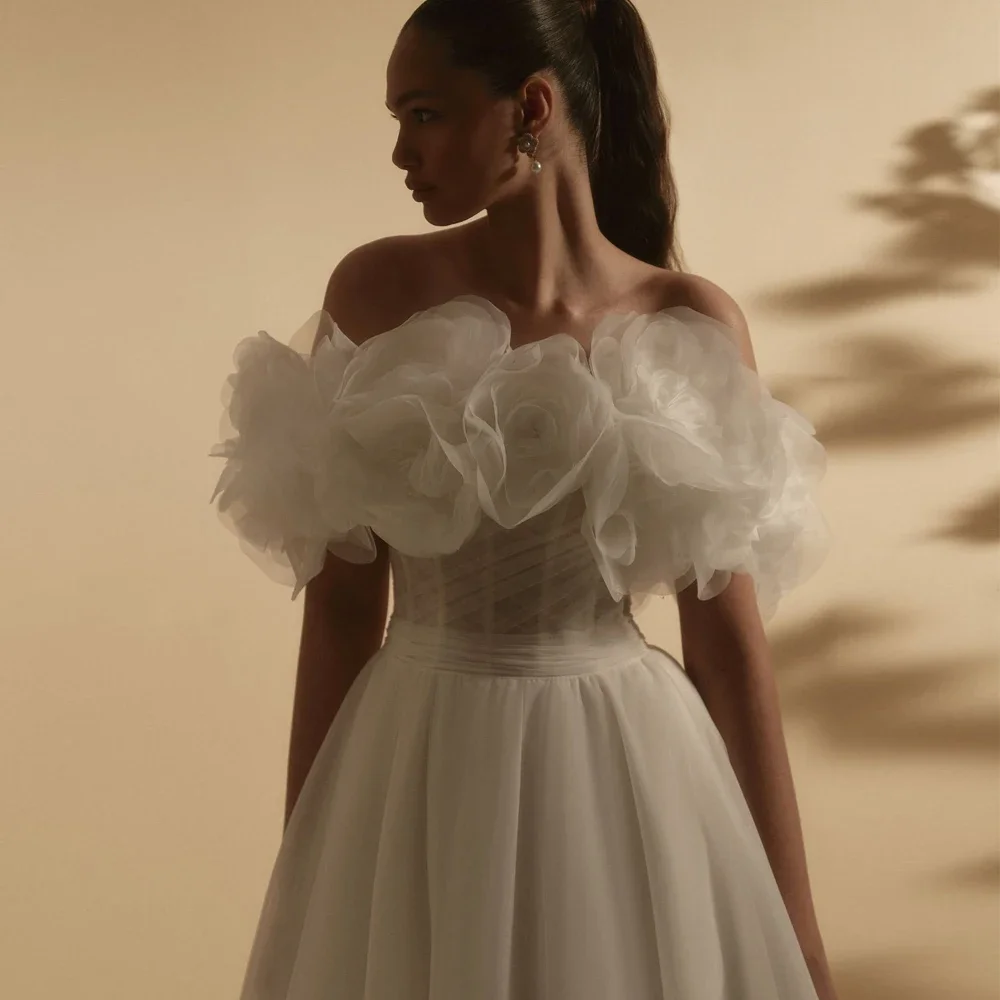 คลาสสิกสายชุดแต่งงานที่ไม่มีสายหนังแขนกุดชุดเจ้าสาวทําด้วยมือดอกไม้ที่กําหนดเองความยาวชั้น Vestidos De Novia