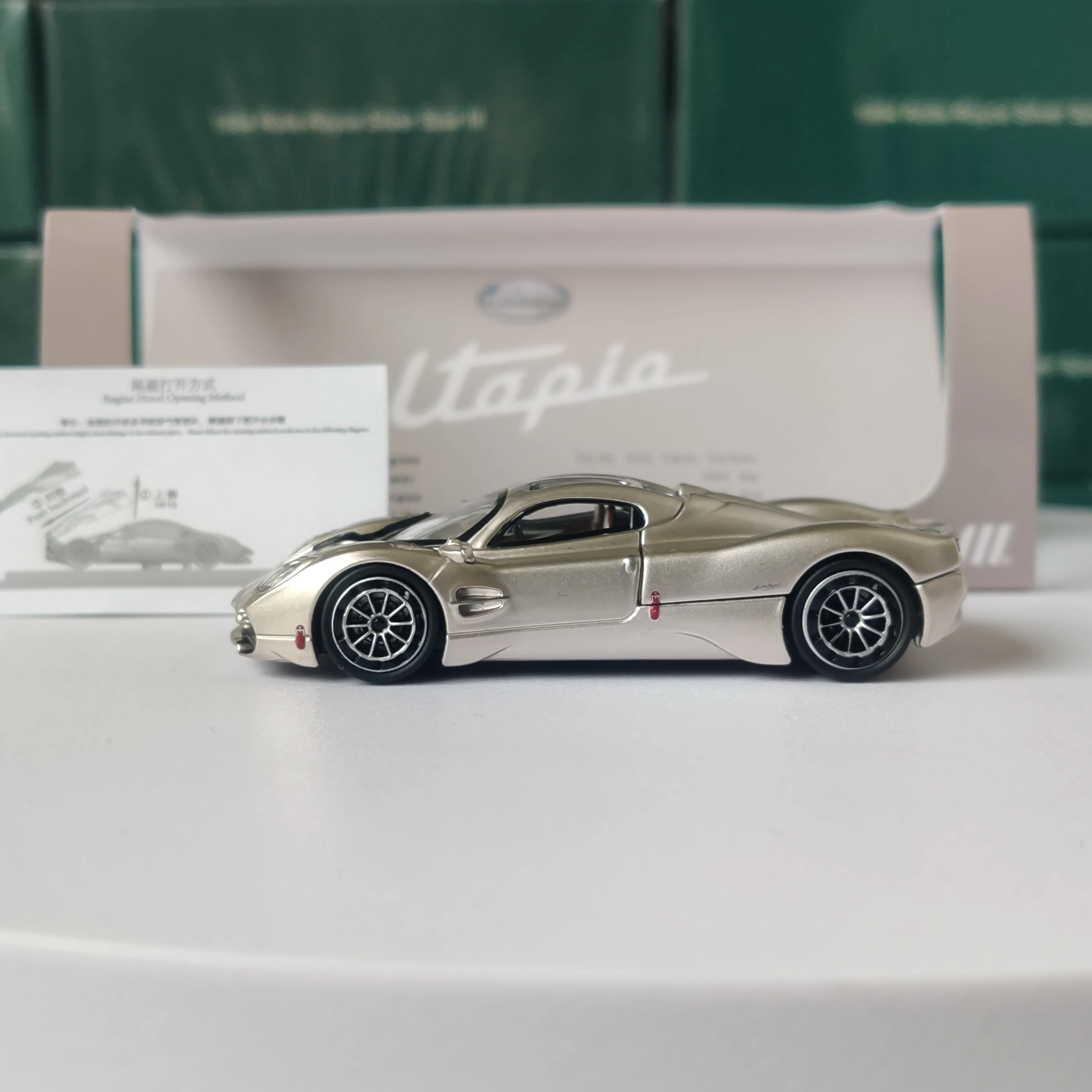 سم باجاني يوتوبيا شامبين جولد 1/64 مجموعة صغيرة الحجم ثابتة مغناطيسية مرفقة سبيكة نسخة نموذج سيارة رياضية #2