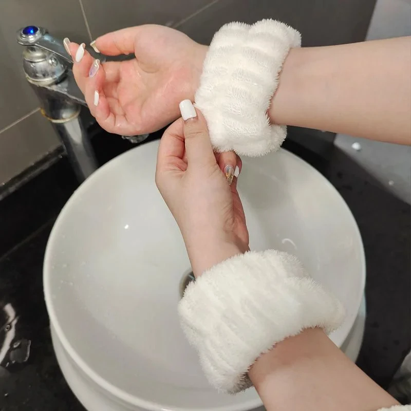 Kép 4: 2db  Csináltatás mossa arca majd Csukló Abroncs Abszorbeál vize Beleizzad wiping Karcsat hairband Nedvesség Bizonyítás Ingujj Csukló Csősz