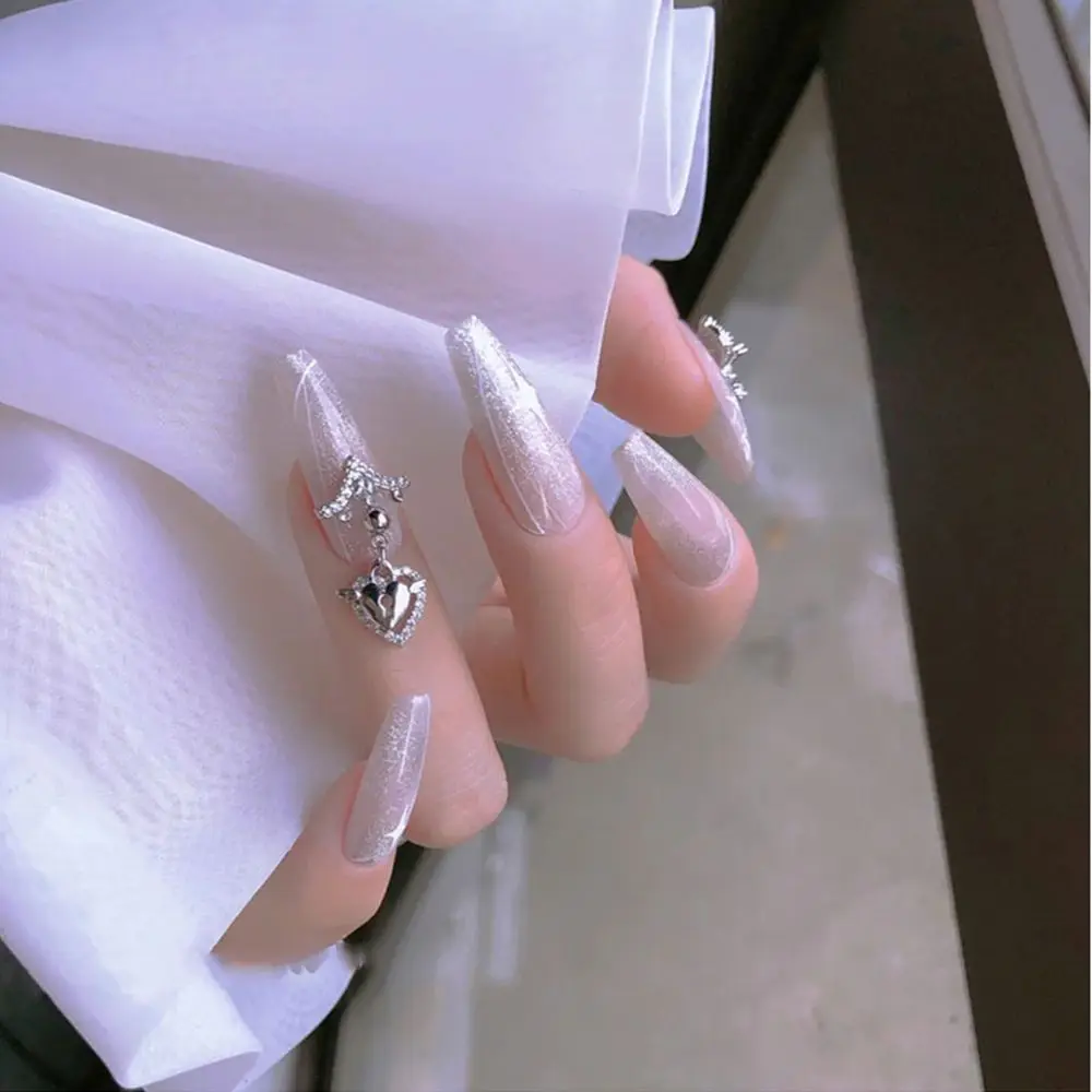 ハート蝶マニキュアアクセサリーネイルアート装飾ハートネイルジルコンジュエリー合金ペンダントチェーン弓ネイルラインストーン