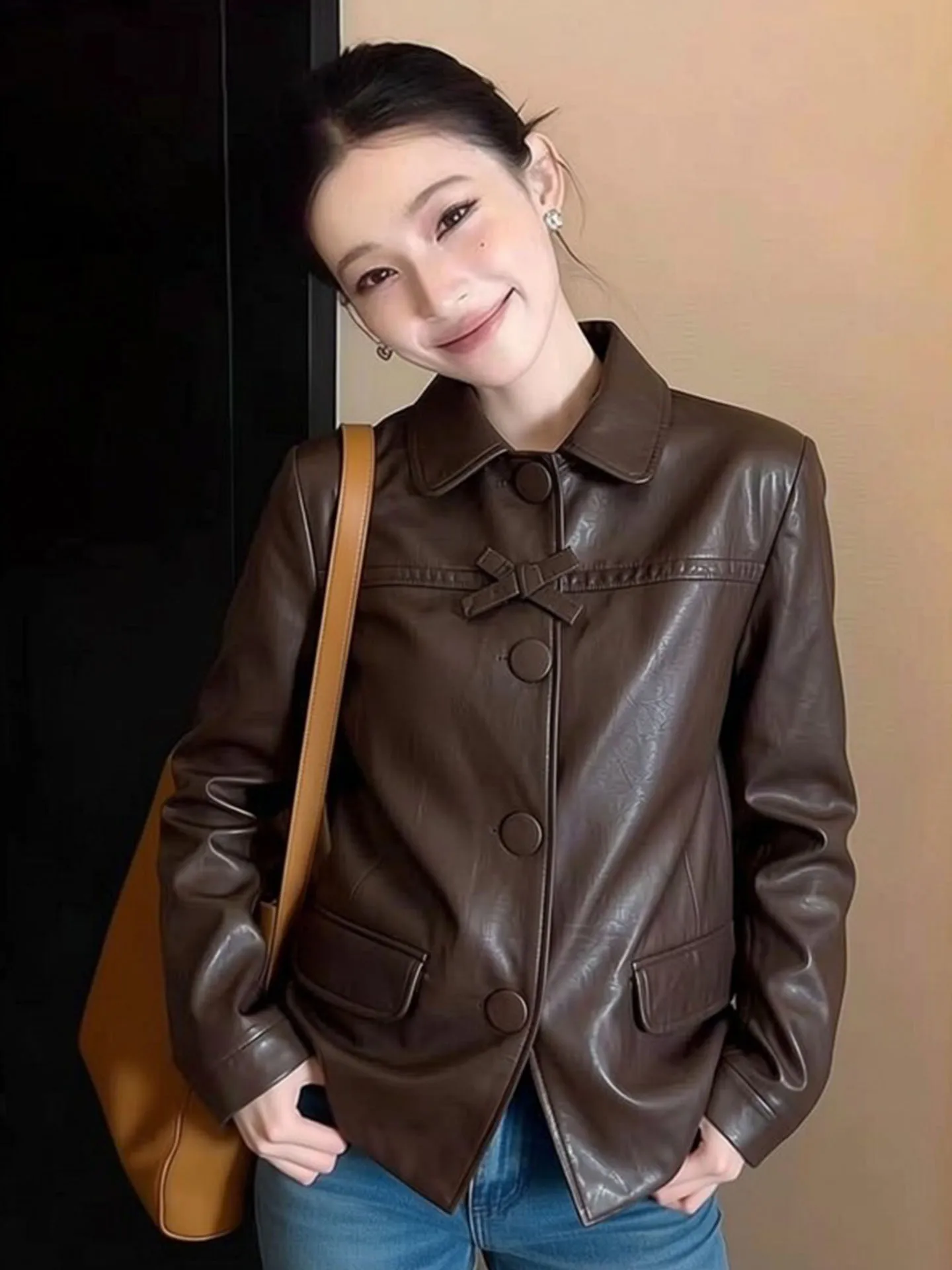 

Коричневая кожаная куртка с бантом, повседневное женское пальто с воротником-стойкой, винтажное, из полиэфирного волокна, укороченное, на пуговицах