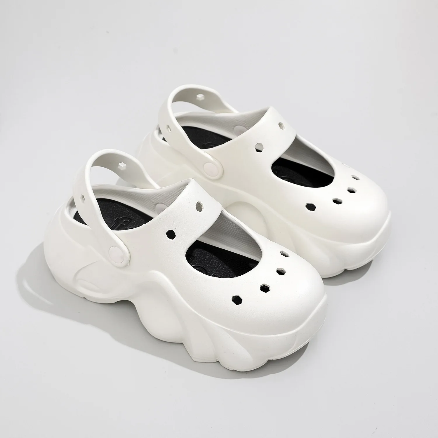 Girls Platform Shoes Non-slip Outdoor Female Beach Sandals Light EVA Women Hole Shoes Soft Sole Comfort Ladies Summer Slides