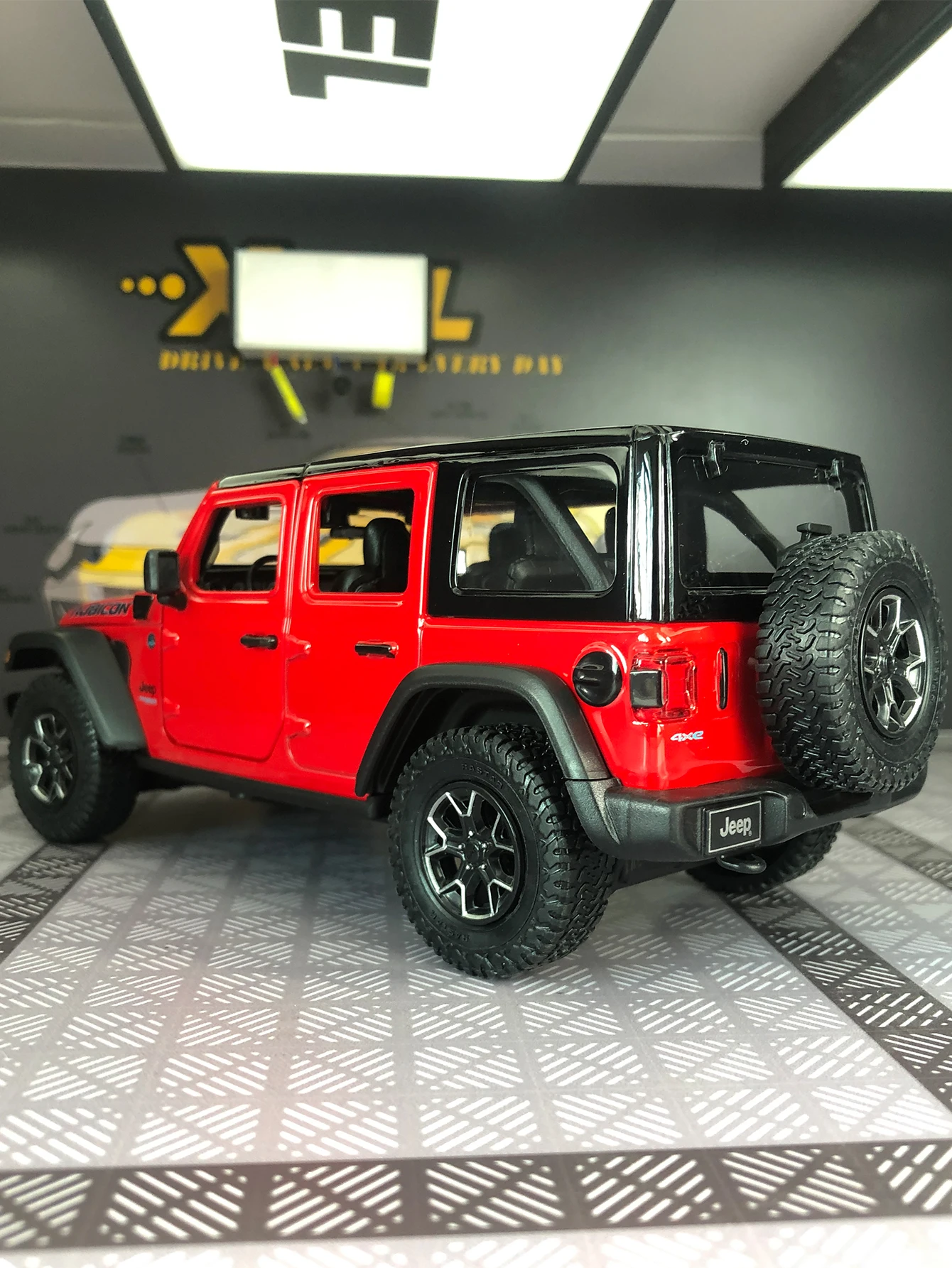 Rastar 1:24 simulação liga de zinco Wrangler Rubicon 4xe modelo de carro, ornamento estático, carro de presente colecionável de metal