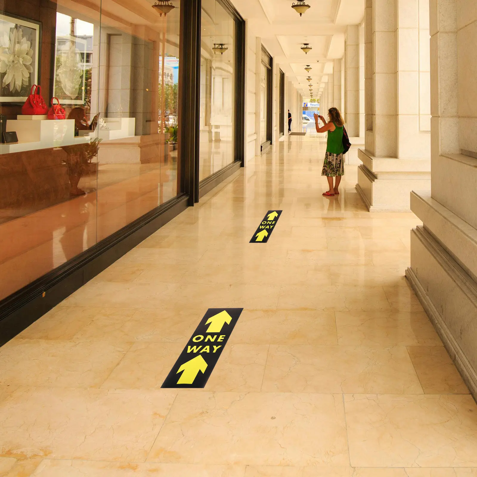 

Набор из 4 напольных наклеек для предотвращения эпидемий: односторонние стрелки, стикеры для разметки безопасной дистанции, предупреждающие знаки для магазинов, банков, компаний, общественных мест